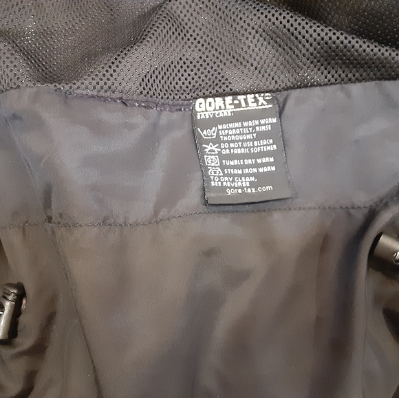 Gore-tex bkack shell jacket by Taiga - Picture 3 of 3